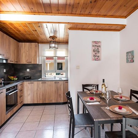 Melas Home Lefkada City ภายนอก รูปภาพ